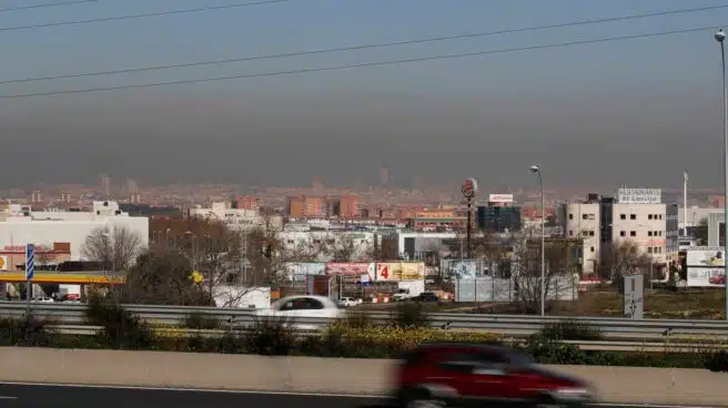 Almeida, dispuesto a "reflexionar" sobre el castigo penal a los coches contaminantes en Madrid