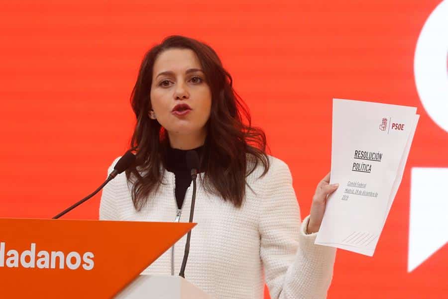 Arrimadas llamará a los barones del PSOE para que hagan "recapacitar" a Sánchez
