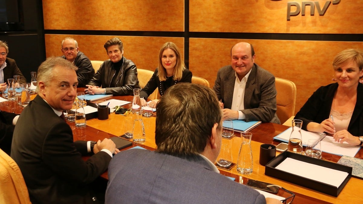 Reunión de la dirección del PNV junto con el lehendakari Iñigo Urkullu.