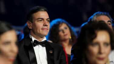 Ábalos hace el contrabando y Sánchez hace el amor