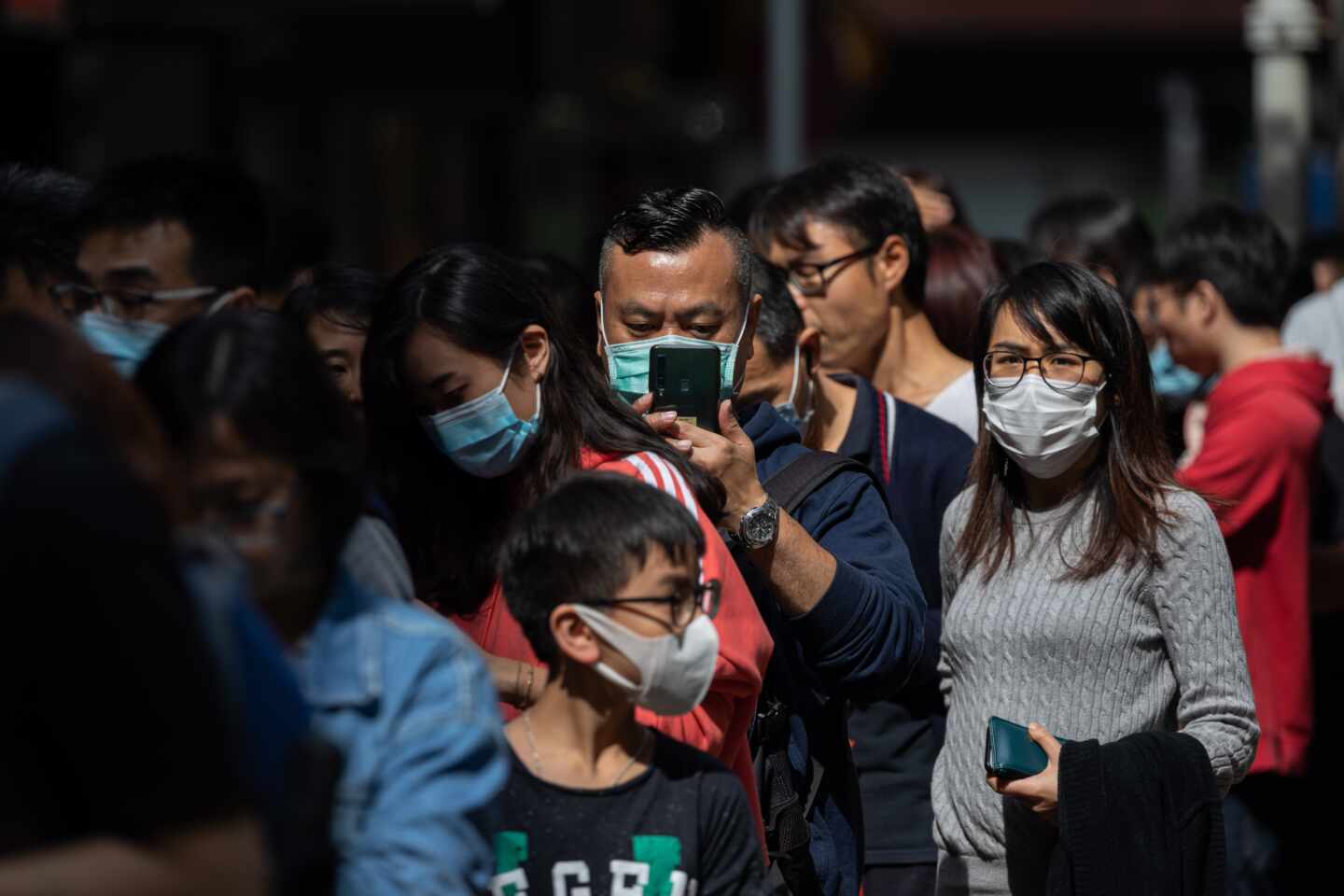 Un estudio afirma que el número de infectados por el coronavirus es siete veces mayor que el que dice China