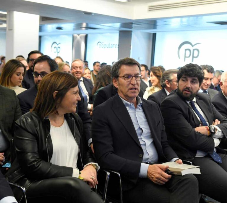 Feijóo anuncia "discurso propio" para las gallegas "aunque no le guste" a Génova