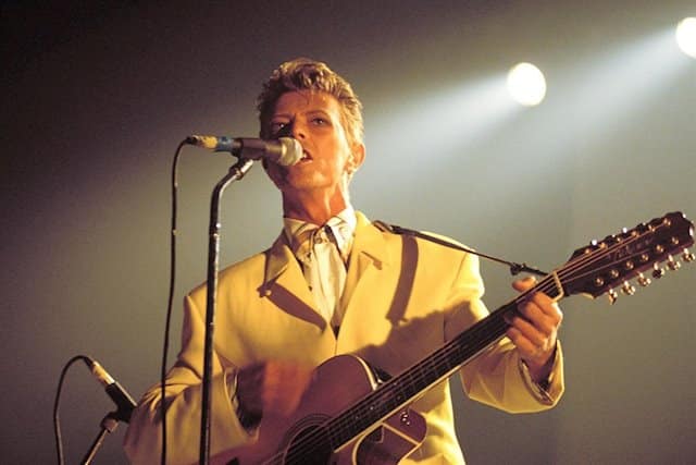 Escucha el tema inédito de David Bowie, 'I can't read 97'
