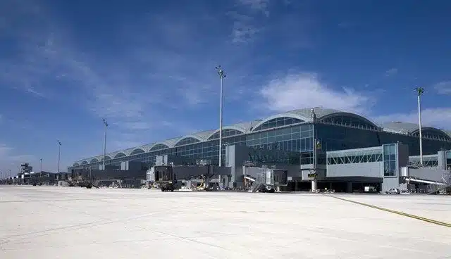 Gloria prolonga el cierre del aeropuerto de Alicante todo el lunes