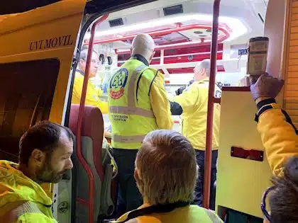 Muere un motorista tras impactar contra varios vehículos en un semáforo en Carabanchel