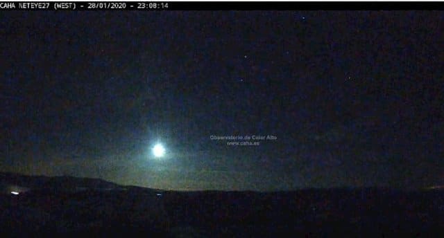 Una brillante bola de fuego provocada por una roca de un asteroide, visible en Sevilla y Cádiz