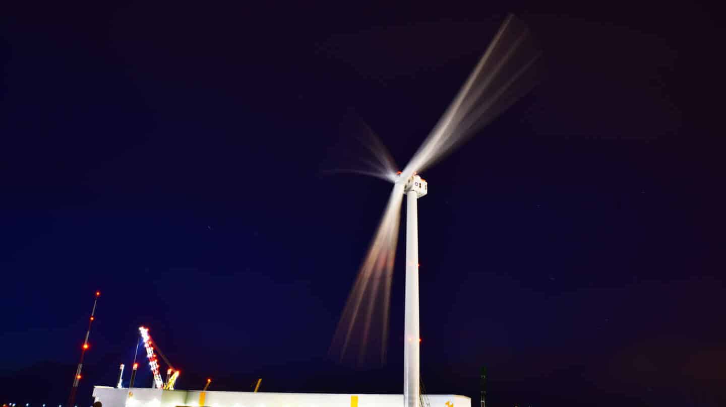 Prototipo del aerogenerador Haliade X, de GE Renewable Energy, instalado en el puerto de Rotterdam.