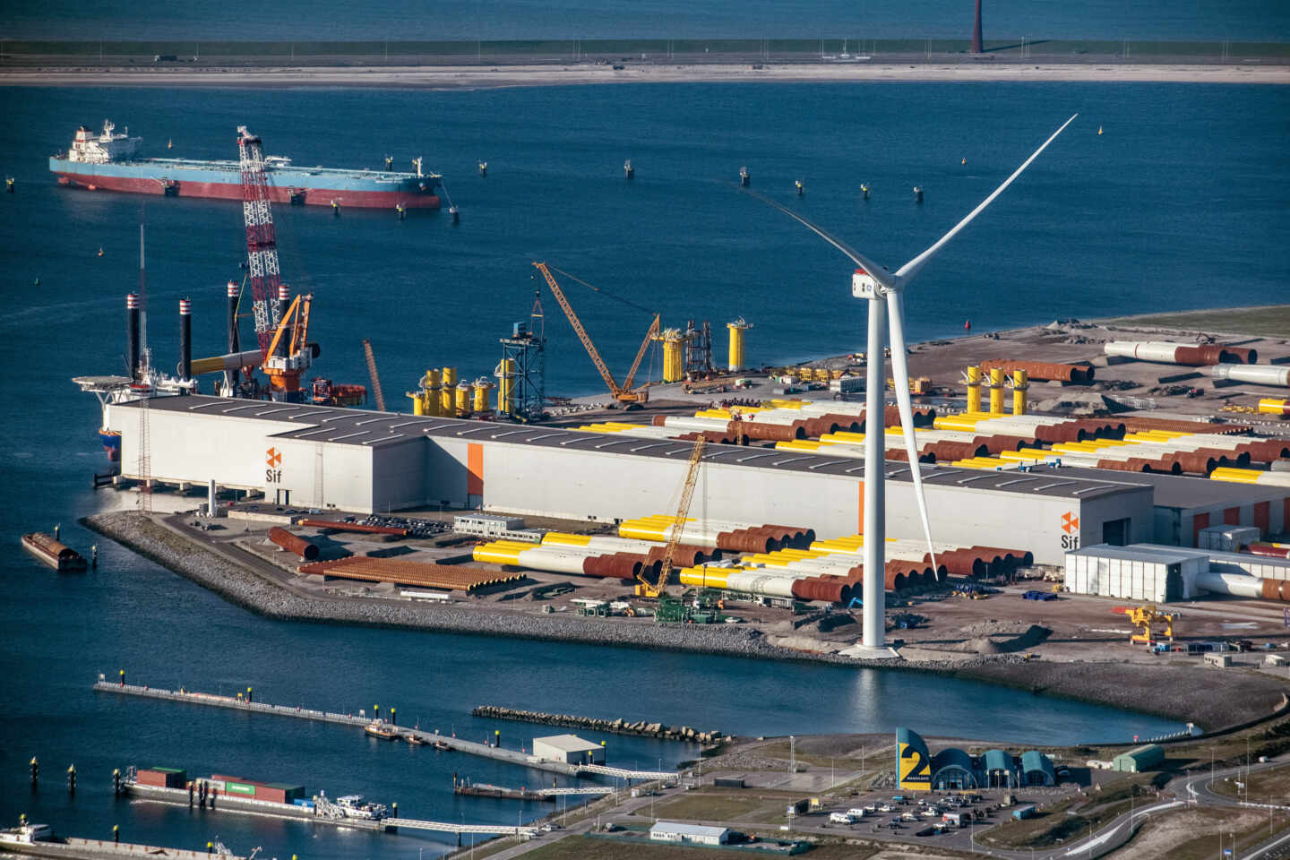 El Haliade-X de 12 MW en el Puerto de Rotterdam (Países Bajos).
