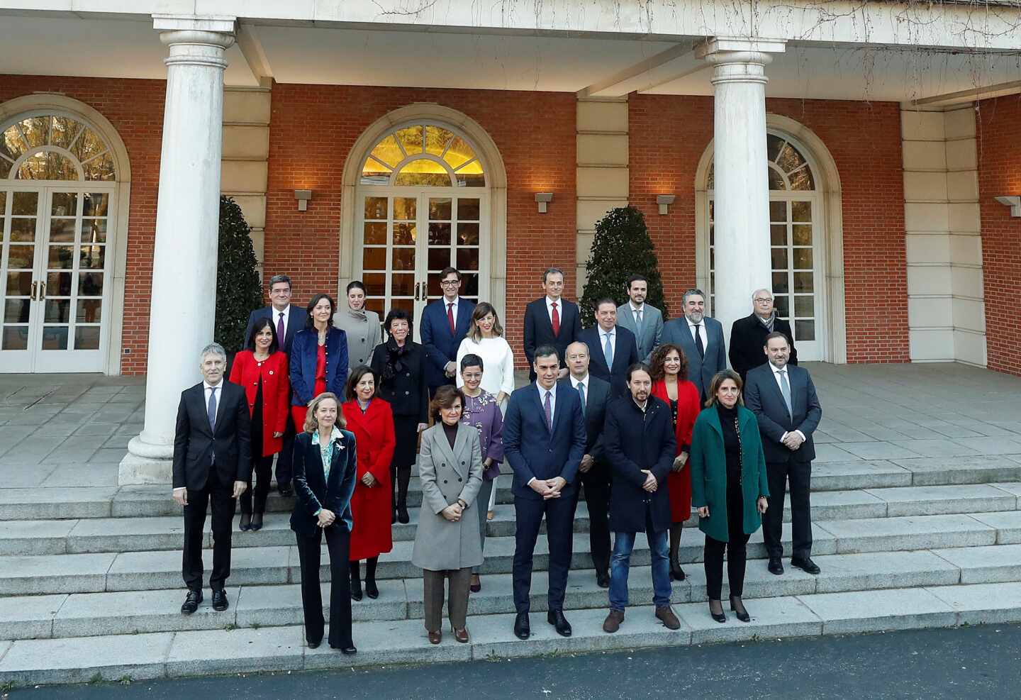 Foto de familia del Gobierno en su primer Consejo de Ministros.