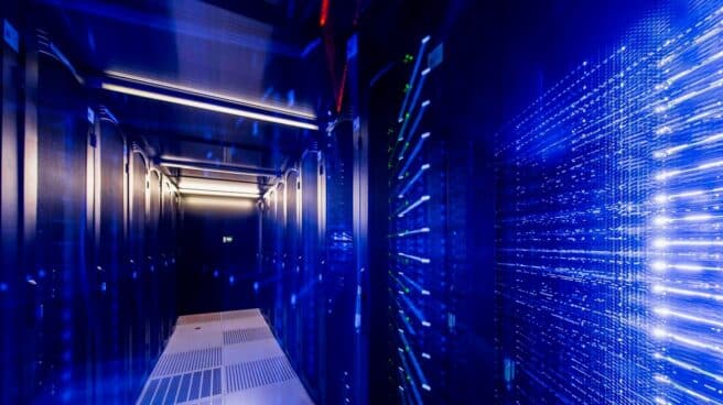 Servidores en una de las salas de uno de los centros de datos Servidores en una de las salas de uno de los centros de datos