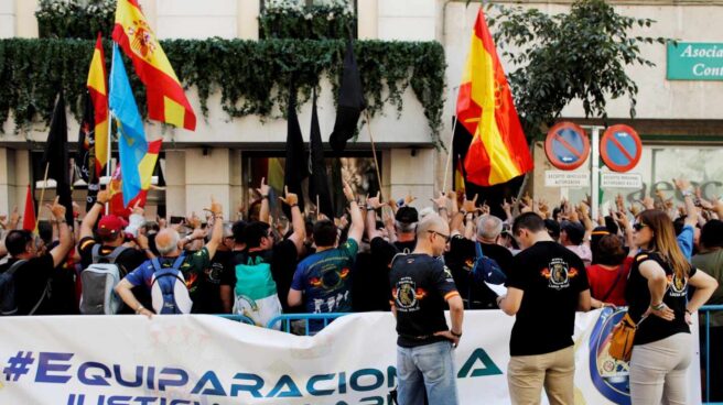 Protesta de afiliados y simpatizantes de Jucil y Jupol a las puertas de la Secretaría de Estado de Seguridad el pasado verano.
