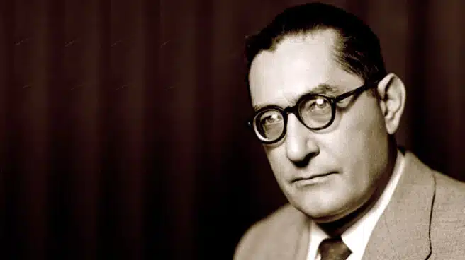 Luis Rosales, el poeta falangista denostado por llorar a Lorca