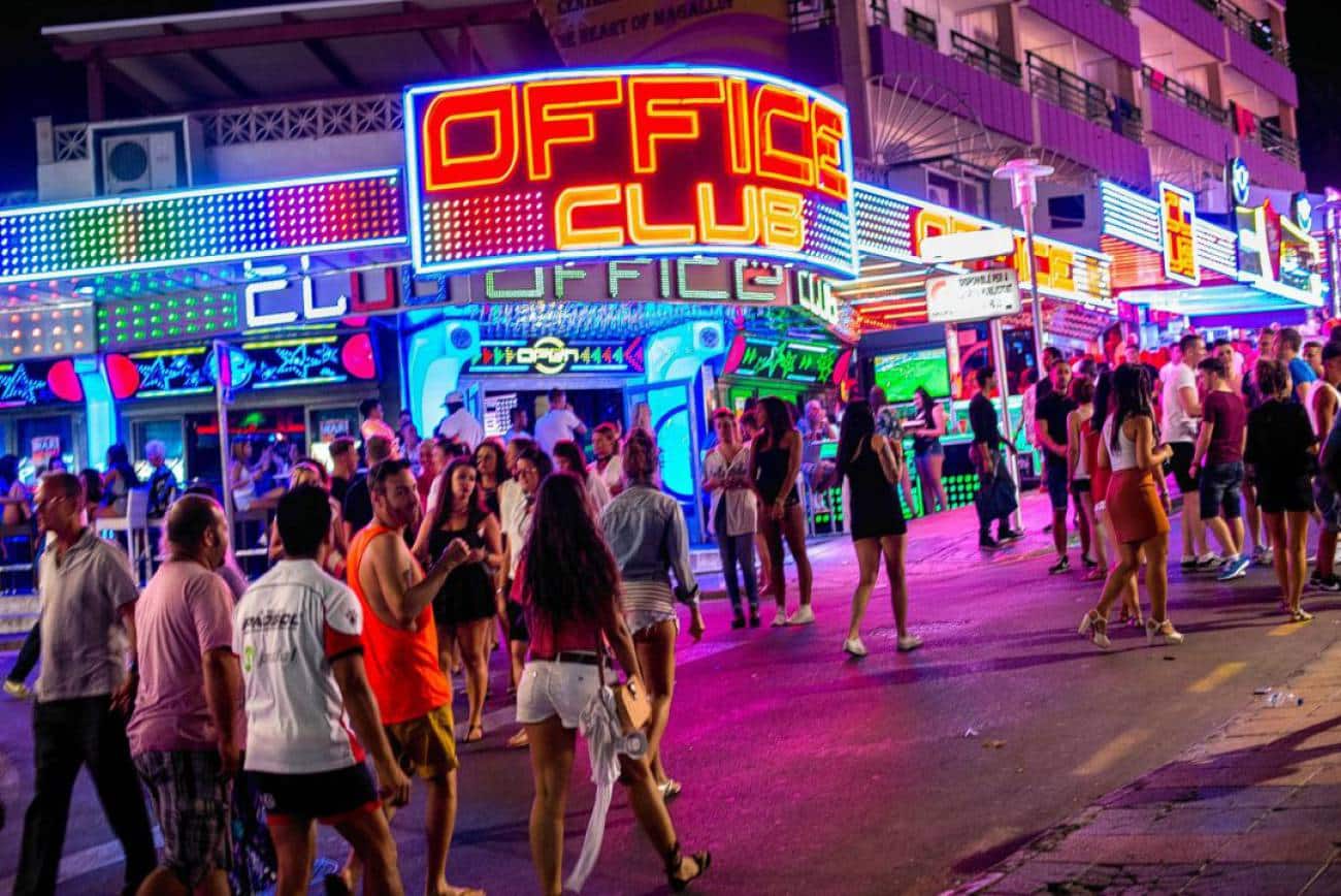 Las discotecas proponen para su reapertura pagos electrónicos, uso de pajitas, códigos QR y mantener la distancia