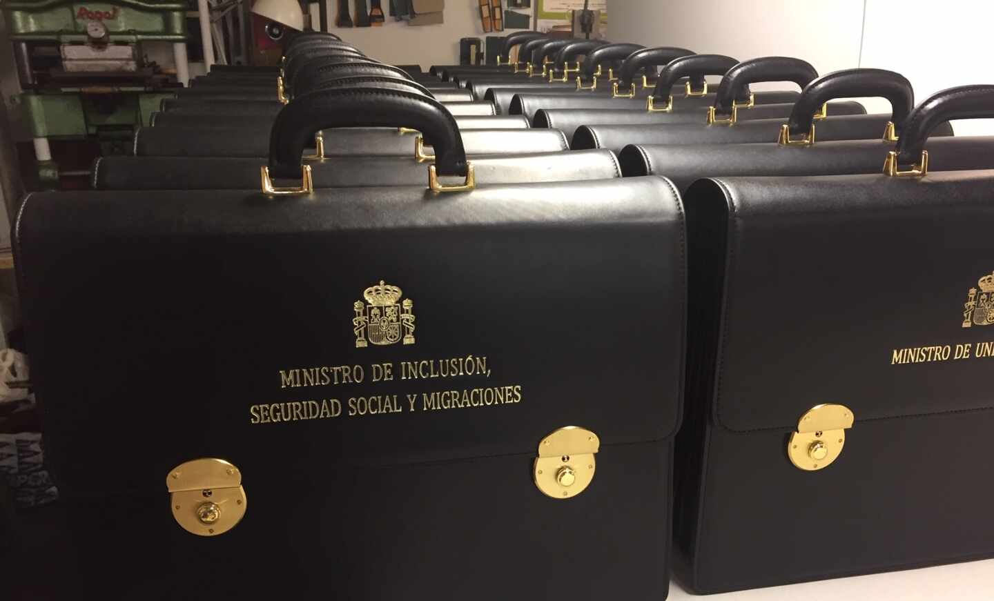 El artesano que surte de carteras al macrogobierno de Pedro