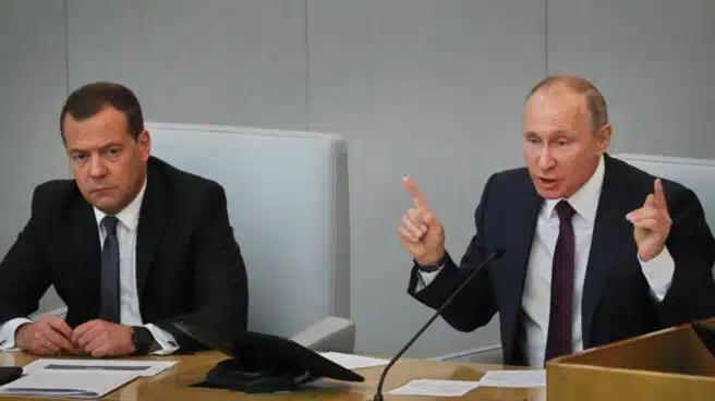 El Gobierno ruso dimite para facilitar que Putin se perpetúe en el poder