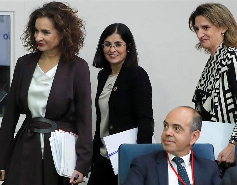 El Gobierno da luz verde a la subida del 2% a los funcionarios desde enero de 2020