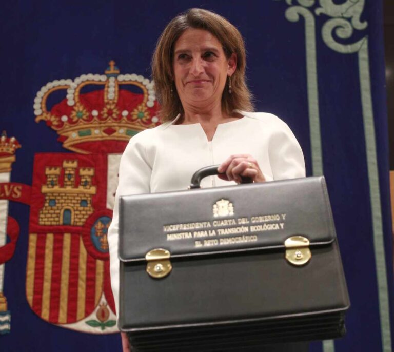Ribera refuerza su plan ‘verde’ y sube el objetivo de recorte de emisiones de CO2 de España