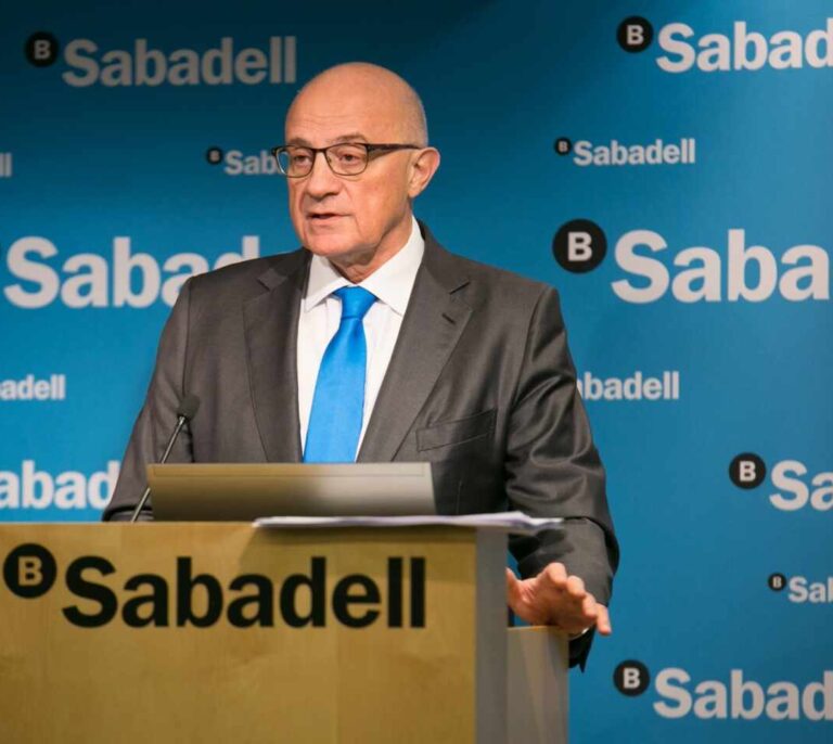 El presidente de Banco Sabadell ganó 1,7 millones en 2022 y su consejero delegado 2,47 millones