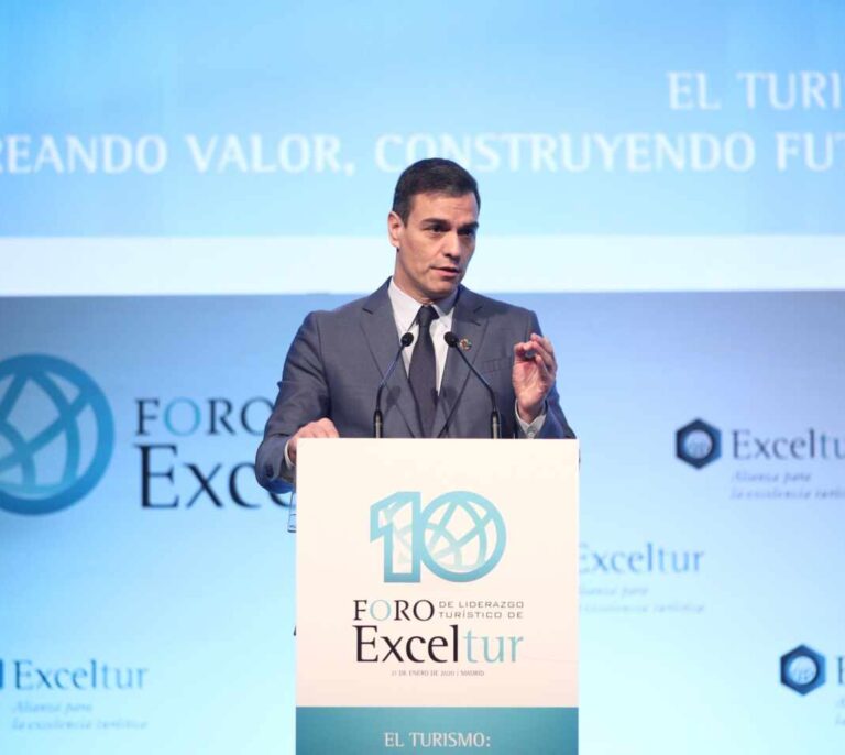 Sánchez endurecerá el control de los pisos turísticos porque afectan a los hoteles que "pagan impuestos"