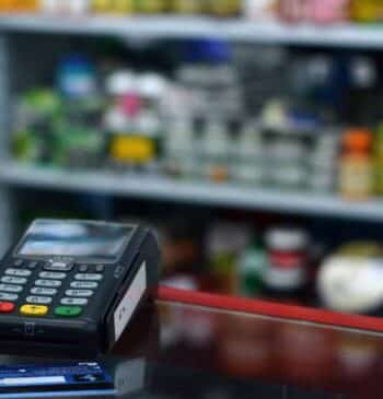 Los españoles cada vez emplean más la tarjeta para sus compras: aumenta [...]