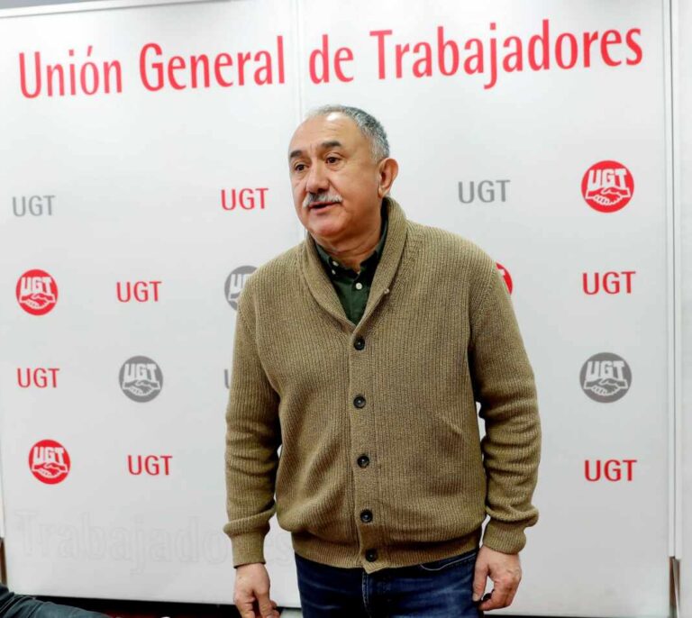 UGT pide a Sánchez derogar el despido por bajas médicas en el primer Consejo de Ministros