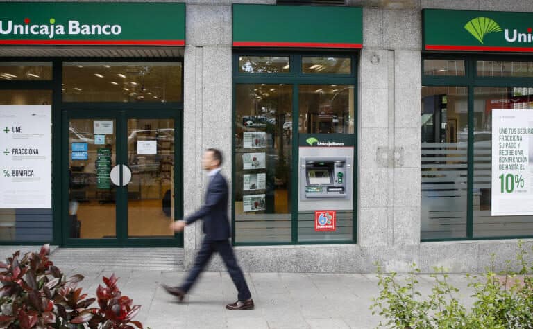 El nuevo plan estratégico de Unicaja contempla el cierre de 100 oficinas hasta 2022