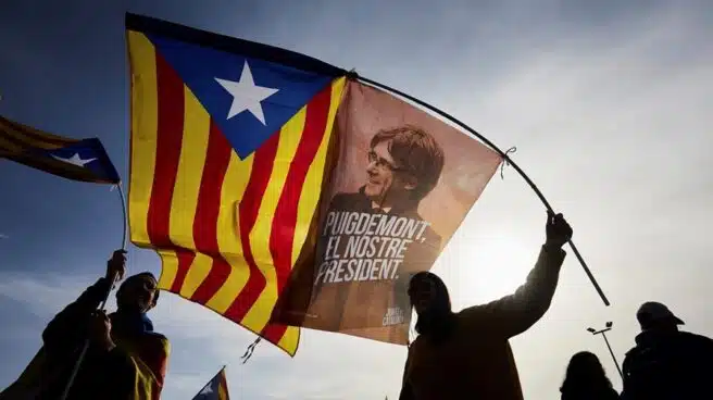 Puigdemont se apropia de la bandera del 1-O