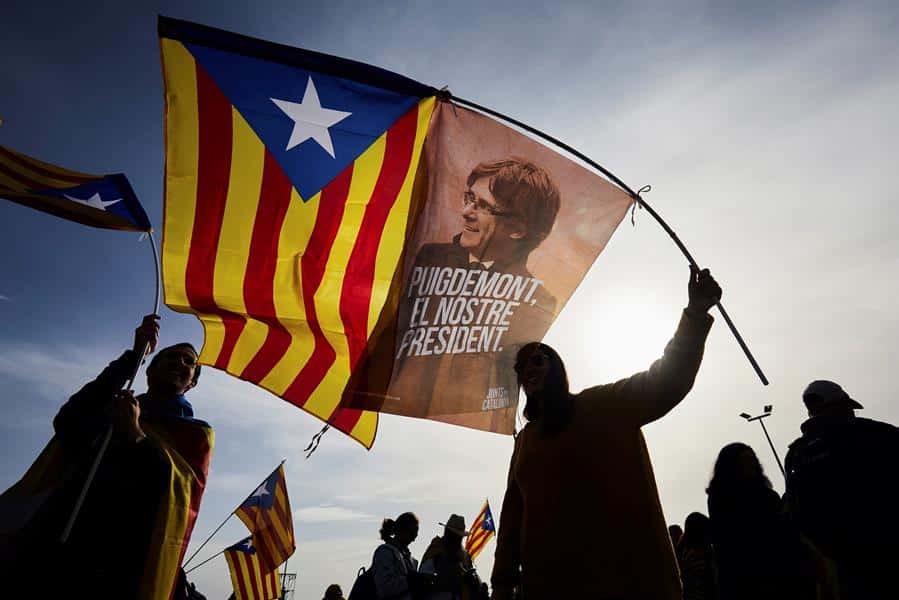Puigdemont llama a prepararse para "la lucha definitiva" contra el Estado