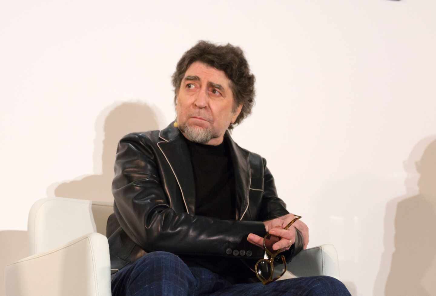 Joaquín Sabina sigue su recuperación tras abandonar la UCI