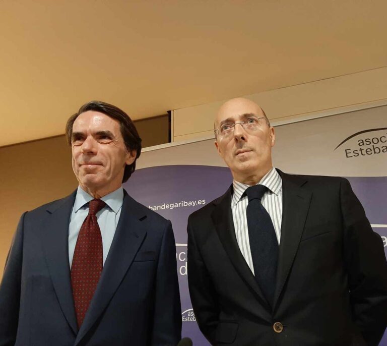 Aznar alerta del "principio del fin" de la caja única y la solidaridad en España