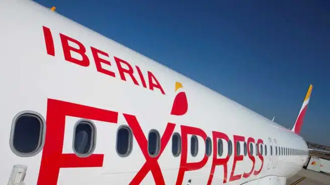 Iberia lanza un ERE temporal para el 90% de su plantilla y reduce al mínimo sus vuelos