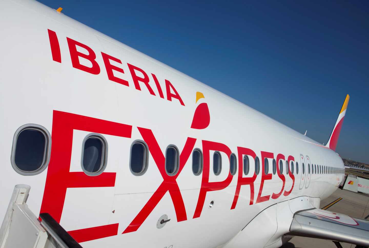 Iberia lanza un ERE temporal para el 90% de su plantilla y reduce al mínimo sus vuelos