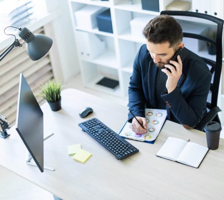 Autónomo: ¿puede o no puede deducir el teléfono como gasto?