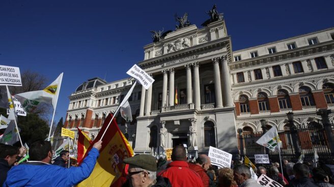 Protesta de los agricultores frente al Ministerio en Madrid