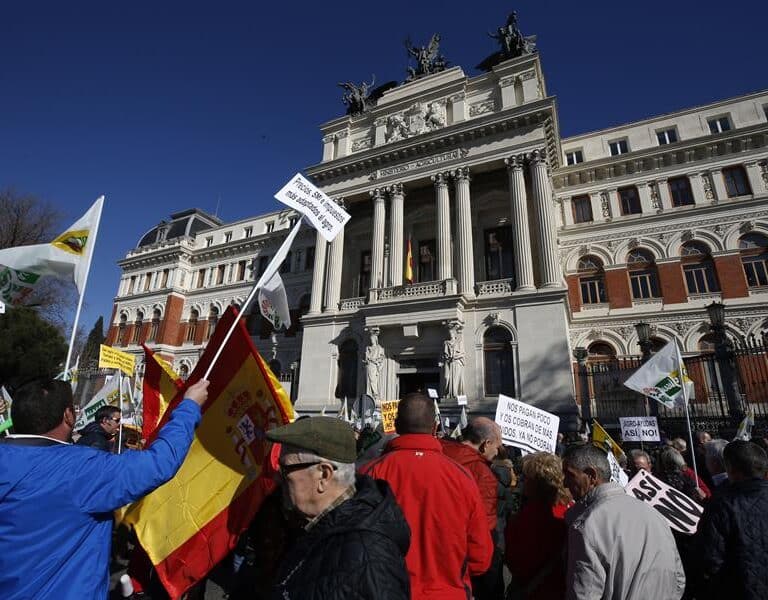 La protesta de los agricultores en Madrid: "Ahora del campo no se vive, se sobrevive"