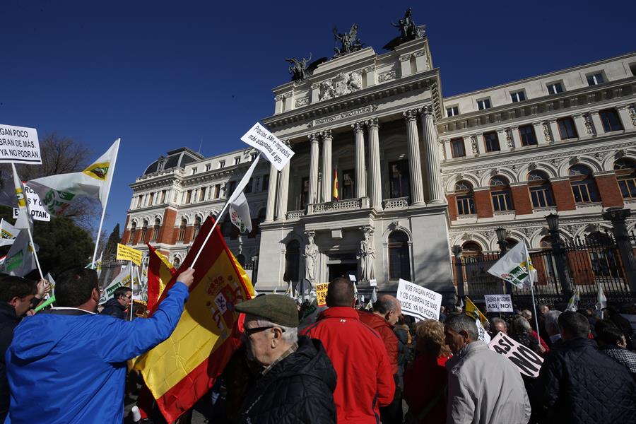 Protesta de los agricultores frente al Ministerio en Madrid