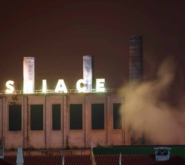 Cierra Sniace, la empresa papelera de Torrelavega