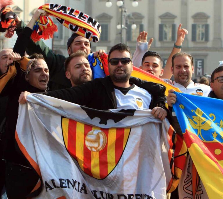 Piden a los aficionados del Valencia que viajaron a Milán que vigilen posibles síntomas del coronavirus