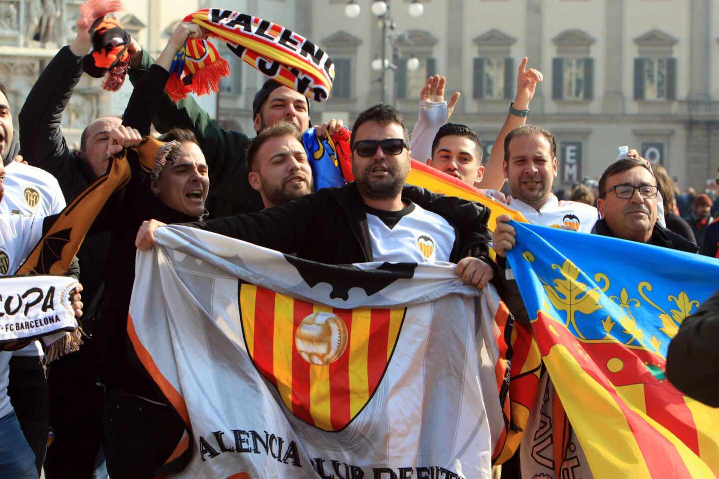 Piden a los aficionados del Valencia que viajaron a Milán que vigilen posibles síntomas del coronavirus