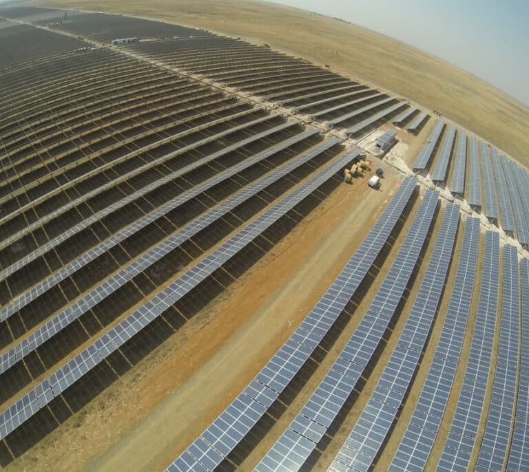 Cobra, filial de ACS, cumple y conecta a tiempo 1.550 MW