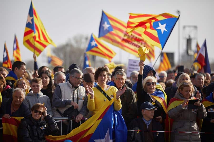 Colas de más de seis kilómetros en la frontera con Francia para ver a Puigdemont en Perpiñán