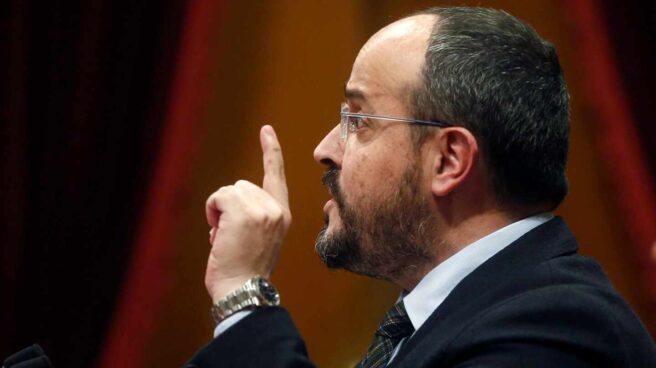 líder del PPC, Alejandro Fernández, en un pleno en el Parlament.