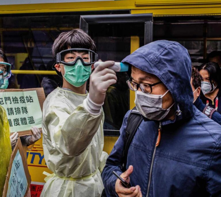 Un crucero con casi 4.000 personas a bordo, en cuarentena en Japón ante posibles casos de coronavirus