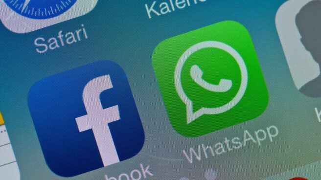 Iconos de las redes sociales Whatsapp y Facebook.