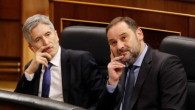 Gritos de "dimisión, dimisión" contra Ábalos en la bancada de la oposición por el 'Delcygate'