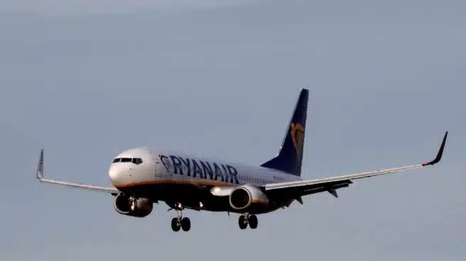 Ryanair deja atrás sus dificultades al ganar un 12% más y roza máximos anuales en bolsa