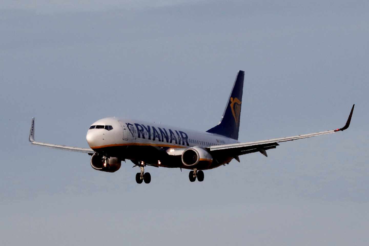 Ryanair deja atrás sus dificultades al ganar un 12% más y roza máximos anuales en bolsa