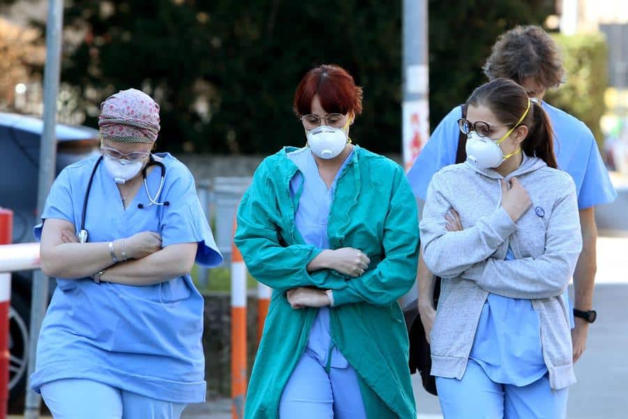 Empieza un ensayo clínico para frenar el contagio del virus en la zona confinada de Igualada