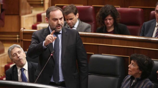 Un vigilante ratifica ante notario que Ábalos acompañó a Delcy Rodríguez a la sala VIP de Barajas