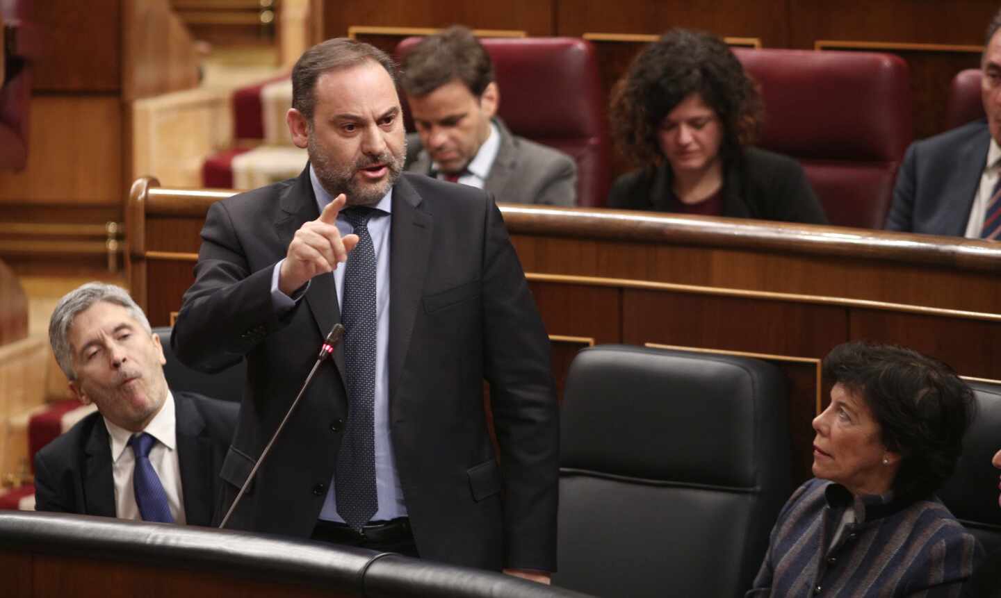 Un vigilante ratifica ante notario que Ábalos acompañó a Delcy Rodríguez a la sala VIP de Barajas